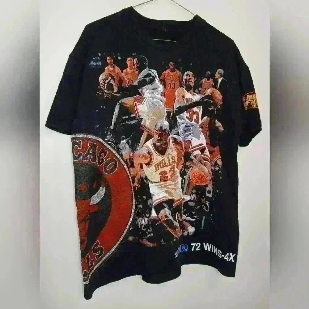 SERGIO CALABASAS CHICAGO BULLS T-SHIRT.